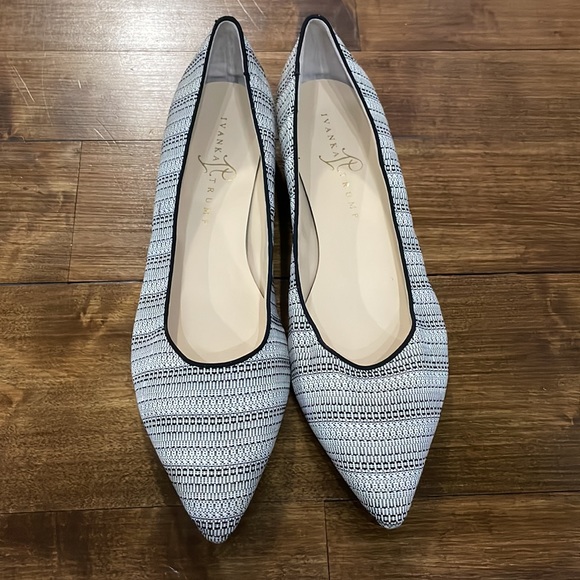 Ivanka Trump Chic Flats - 9M - Picture 2 of 5